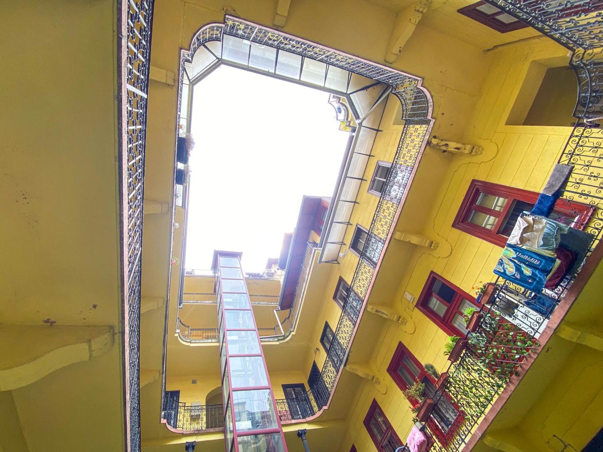 Spacious 2 Story Loft W Balcony Near Opera, Andrassy Budapest Eksteriør bilde